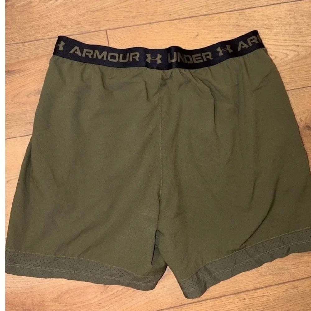 Under Armour Mens XXL Olive Green Fitted Athletic Training Gym Shorts O0485